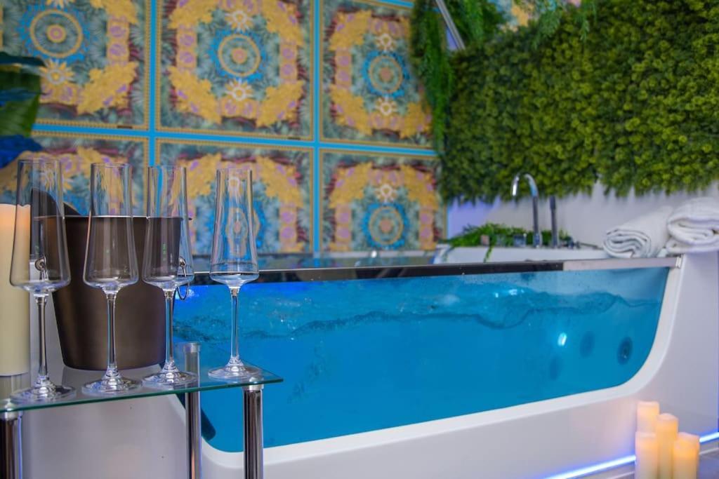 Luxury Love Room Spa Whirlpool Jacuzzi Nürnberg Exterior foto