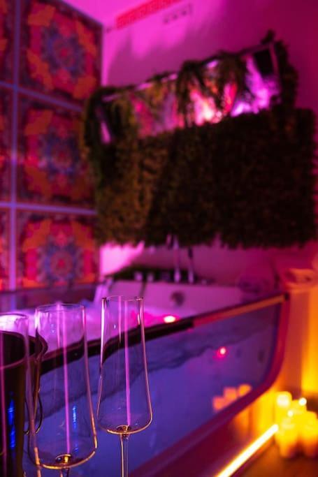 Luxury Love Room Spa Whirlpool Jacuzzi Nürnberg Exterior foto