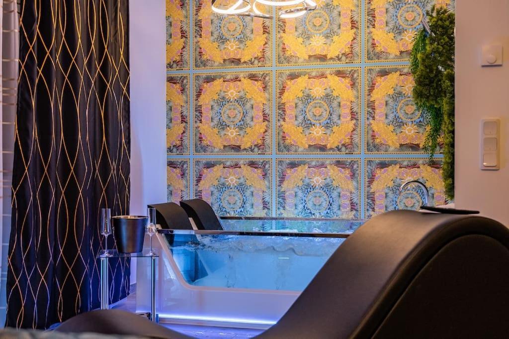Luxury Love Room Spa Whirlpool Jacuzzi Nürnberg Exterior foto
