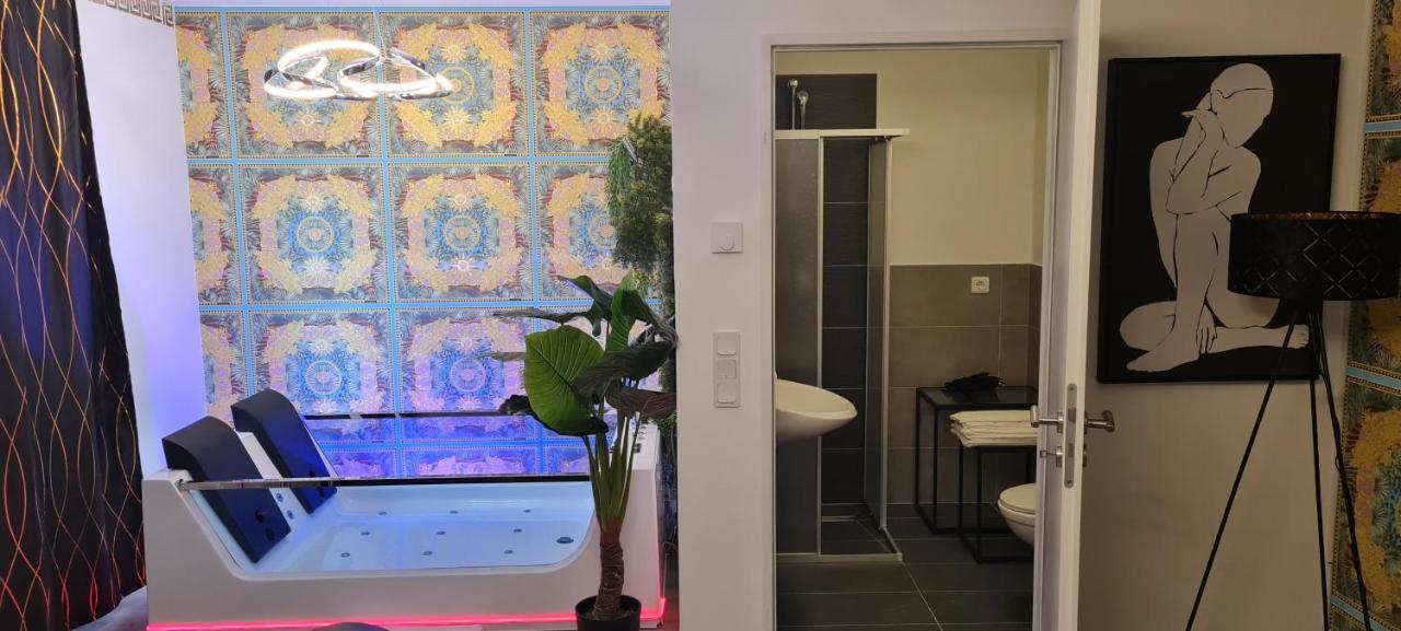 Luxury Love Room Spa Whirlpool Jacuzzi Nürnberg Exterior foto